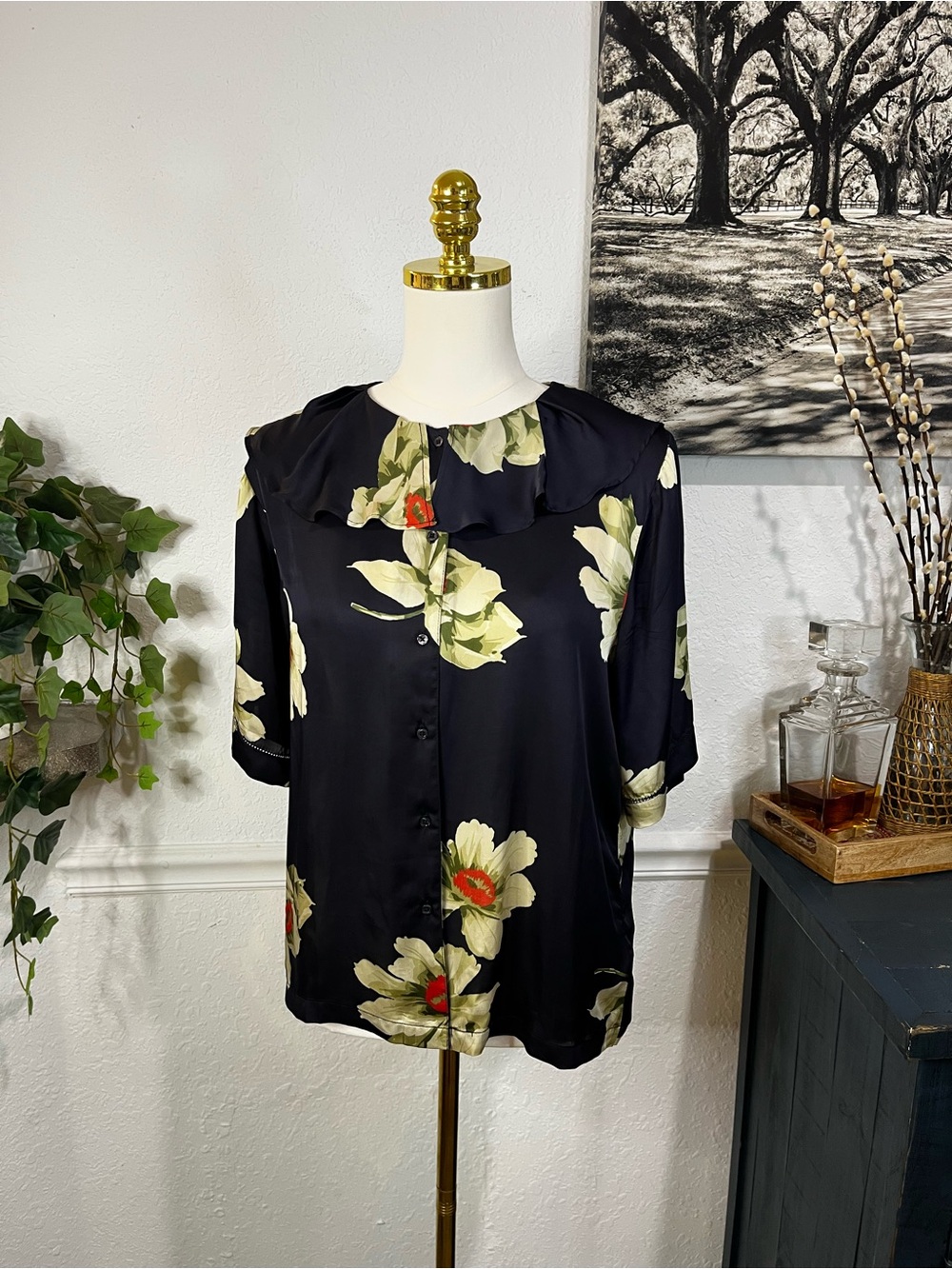 THE GREAT. Black Floral Button-Front Blouse with Ruffle Collar Size 1